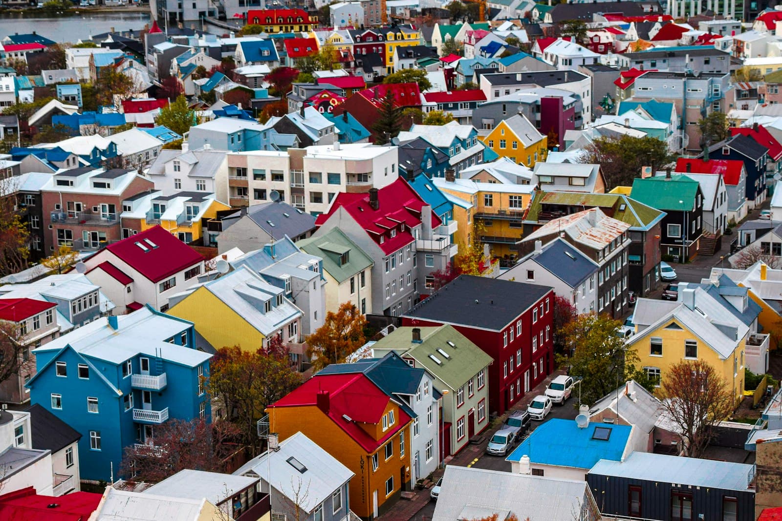 Les toits colorés de Reykjavik vus d’en haut
